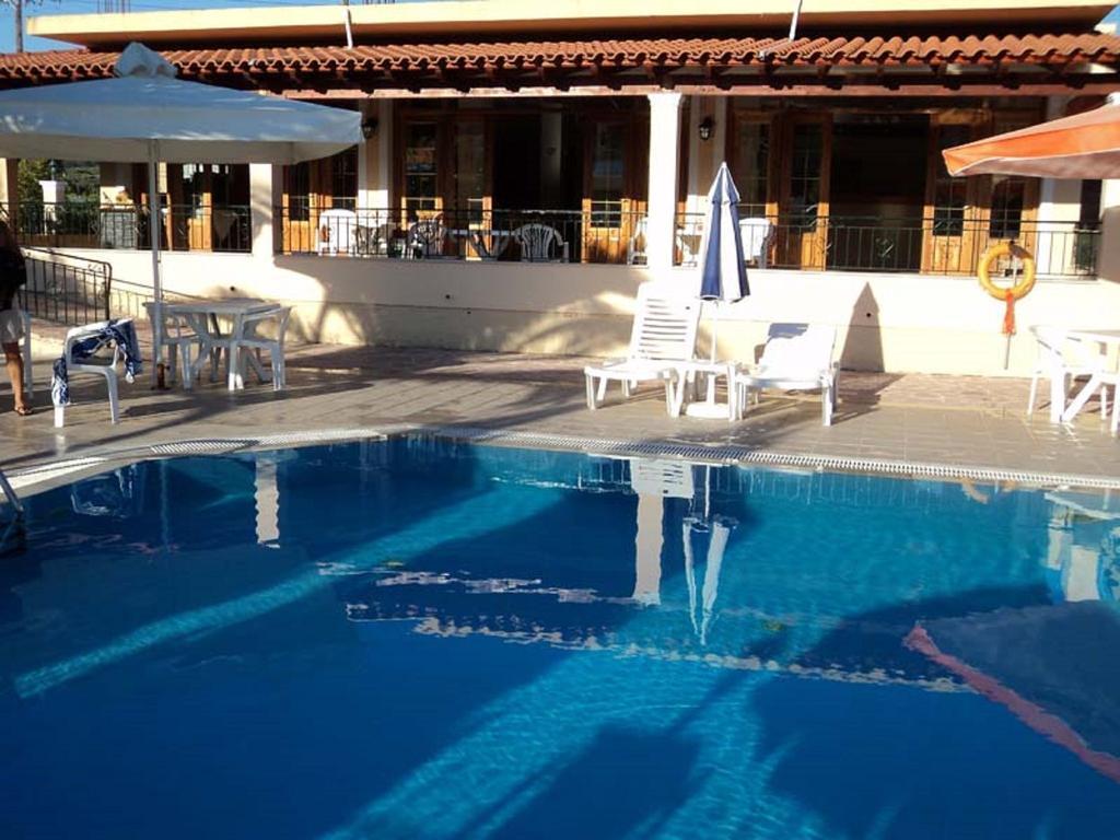 Faethon Lejlighedshotel Karousadhes  Værelse billede